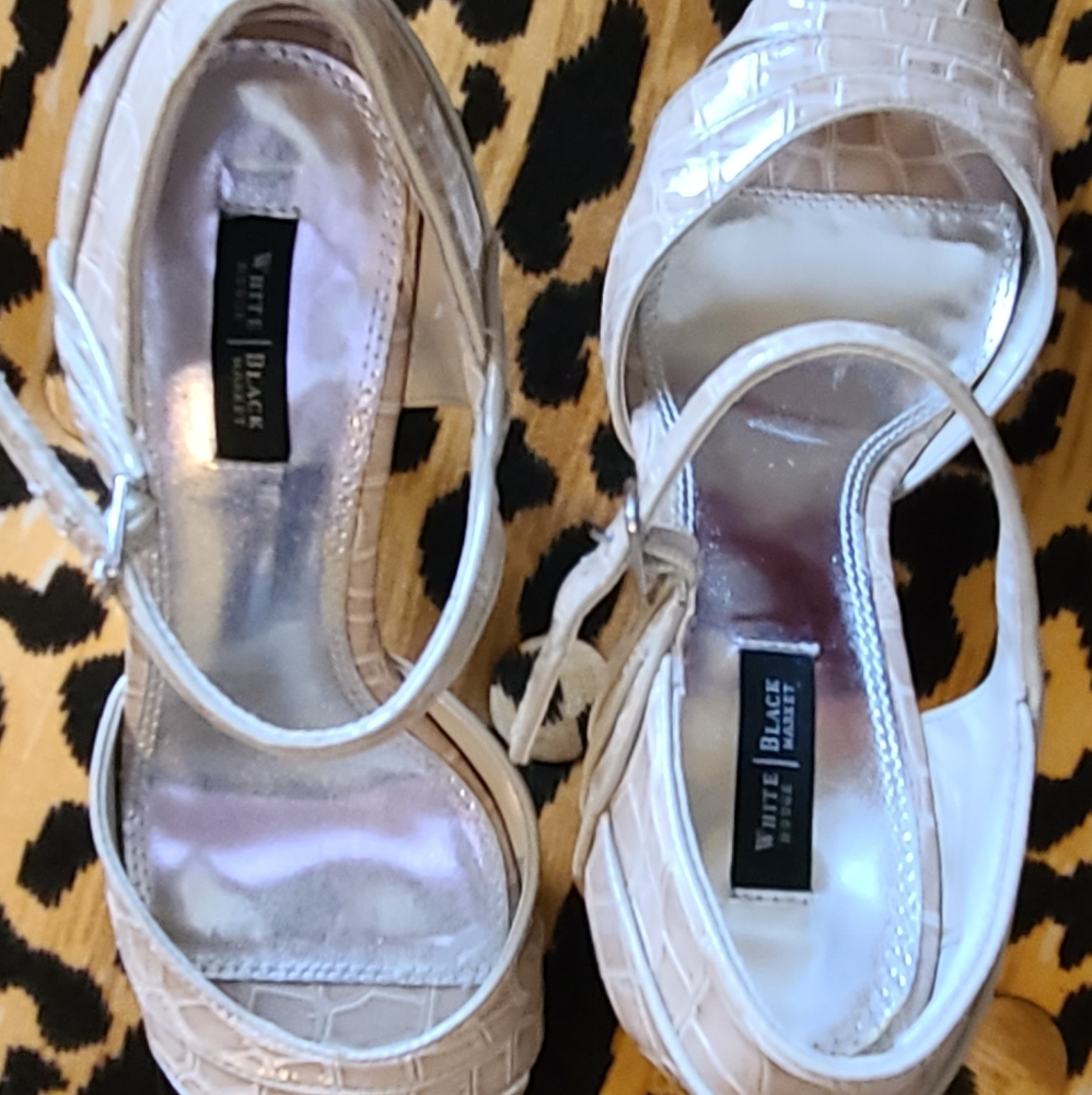 Womens pumps-size 9